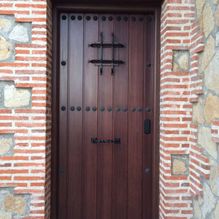 Aluminios Carsan puerta marrón