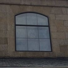 Aluminios Carsan ventana exterior de una casa