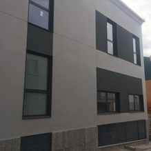 Aluminios Carsan vidrios en un edificio